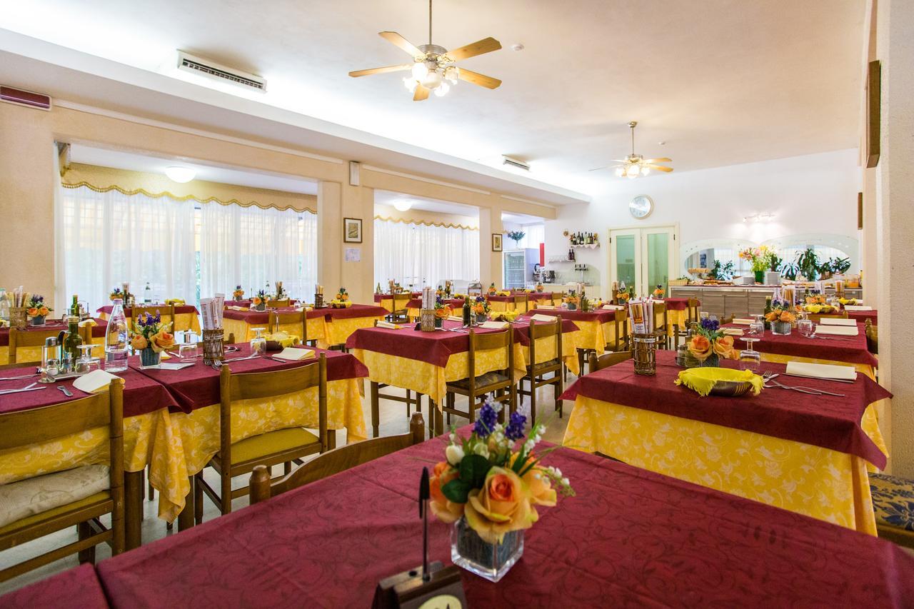 Hotel Donatello Cesenatico Εξωτερικό φωτογραφία